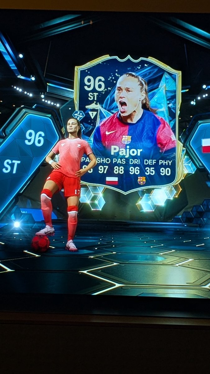 Opened a few packs yesterday and it wasn't bad. Still waiting for one of the big boys #FC25