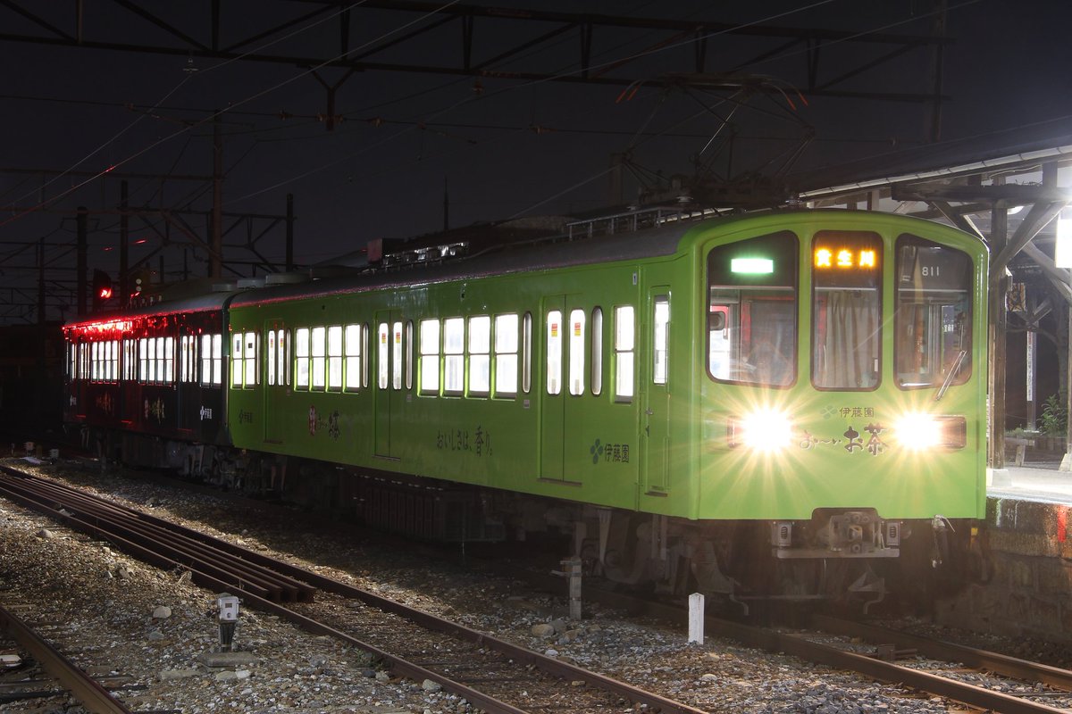 2025.5.20(火)
2403-3807
近江鉄道800形811編成
3/2の事故後しばらく放置され、ライトケース、雨樋などが直されて運用に復帰しました。
貴生川側正面には再塗装が施されましたが、どうやら側面と色味が違うようで…
また、正面のおーいお茶のステッカーの位置が上になりました
 #近江鉄道