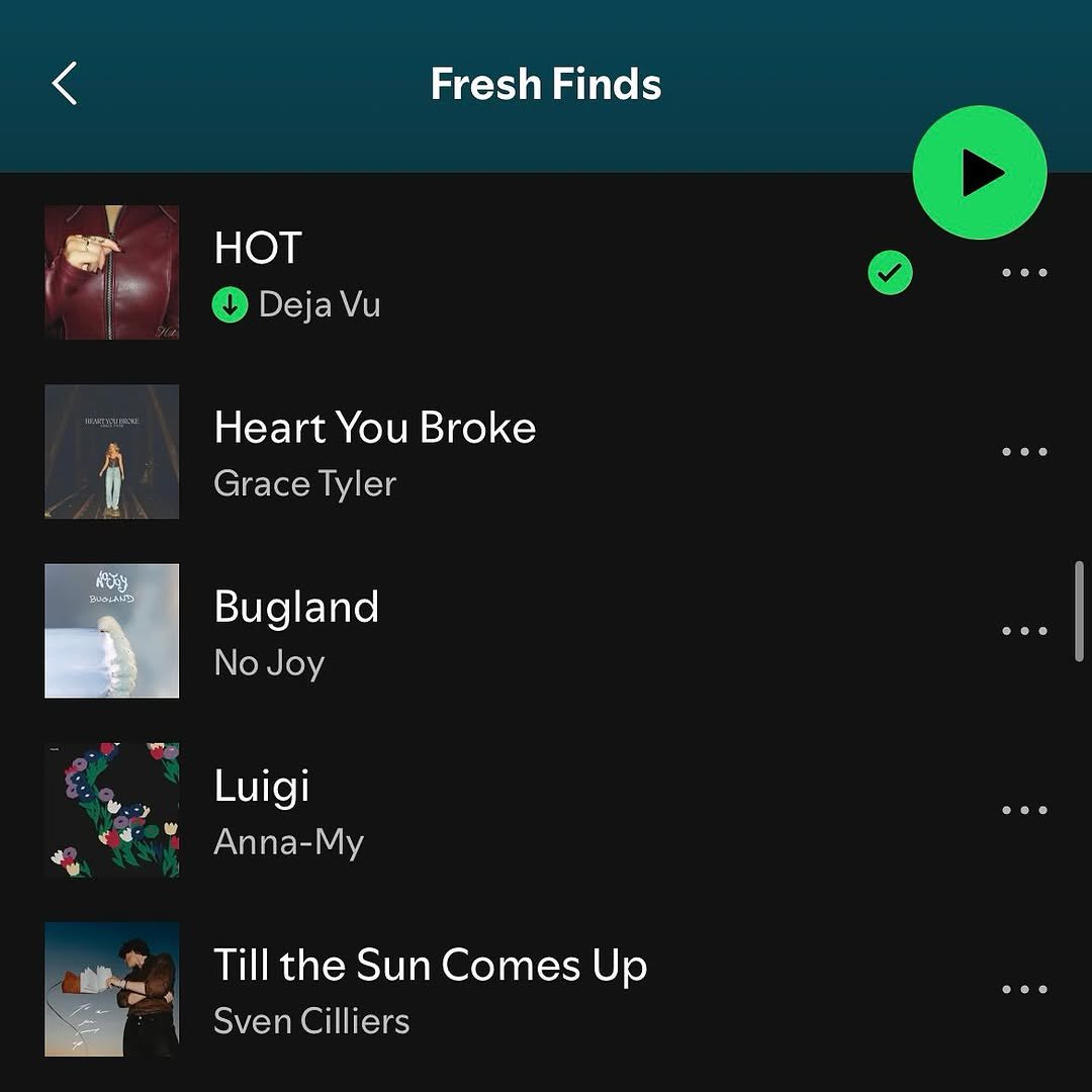itsdejavux's tweet photo. In just the past few weeks, we've been featured on @spotify @spotifyuk playlists, had our story shared in @hungermagazine, hit #1 on @futurehitsradio, and heard our music played on @bbcintroducing &amp; @BBCR1 ! Thank you everyone who’s made this happen 🤍🙏🏽 https://t.co/zijhGnge2d