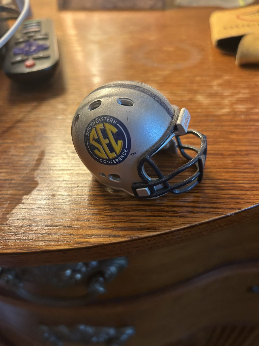 johnstonmiles1's tweet photo. Even as a kid I still knew ball #SEC https://t.co/1KfoM924WA