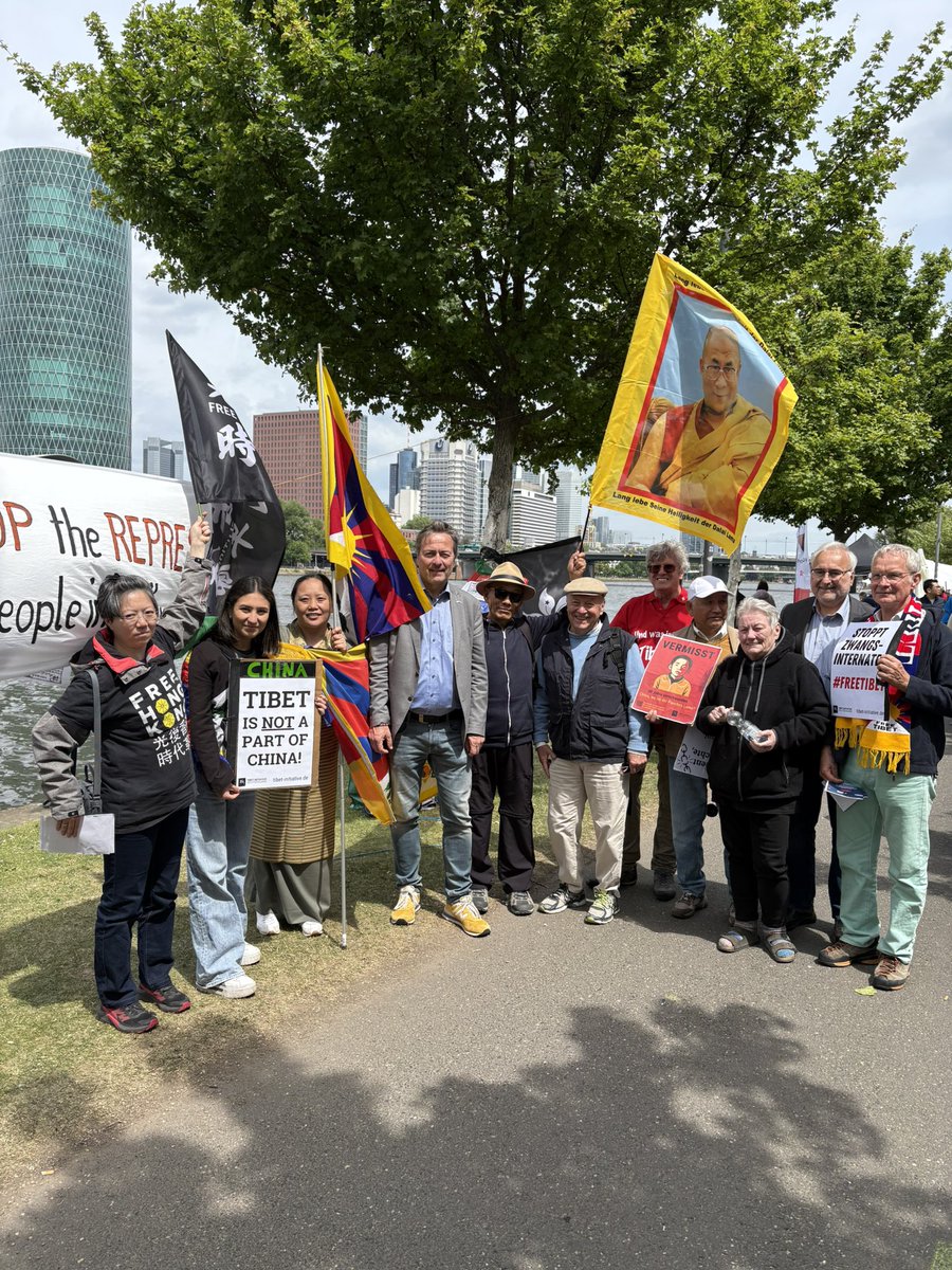 Peter Heidt (@peterheidtfdp) on Twitter photo Flagge zeigen für #Tibet und #menschenrechte beim Drachenbootevent der chinesischen Botschaft in #Frankfurt. Das Auslöschen der tibetischen Kultur in #china muss gestoppt werden!! Flagge zeigen für #Tibet und #menschenrechte beim Drachenbootevent der chinesischen Botschaft in #Frankfurt. Das Auslöschen der tibetischen Kultur in #china muss gestoppt werden!!