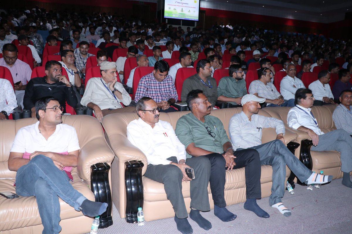At the 3rd State Convention of #AgrivisionGujarat held at Dantivala, Dr. C.G. Joshi (Director of Gujarat Biotechnology Research Centre, Gandhinagar) participated in a discussion during Technical Session - 1.

#ABVPGujarat #StateConvention