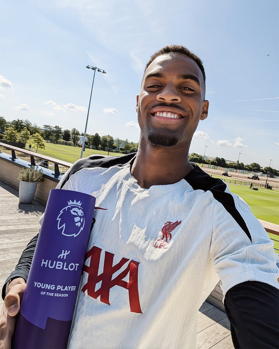 Selfie image of Ryan Gravenberch with the Premier League Young Player of the Season award.