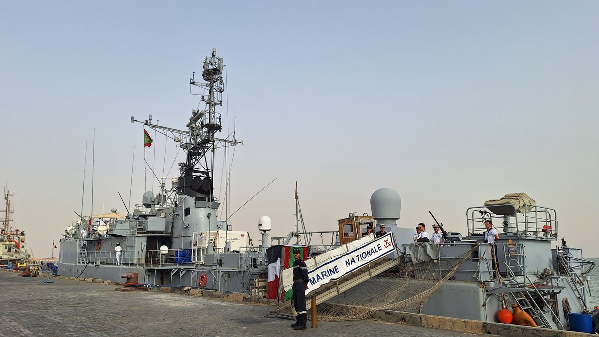 A l'occasion de l'escale du patrouilleur de haute mer "Commandant Bouan" à #Nouakchott, une réception a été organisée à bord le 23 mai en présence de l'ambassadeur 🇫🇷 et des autorités  🇲🇷 pour célébrer la qualité de notre partenariat dans le domaine maritime militaire.
🇫🇷🤝🏽🇲🇷