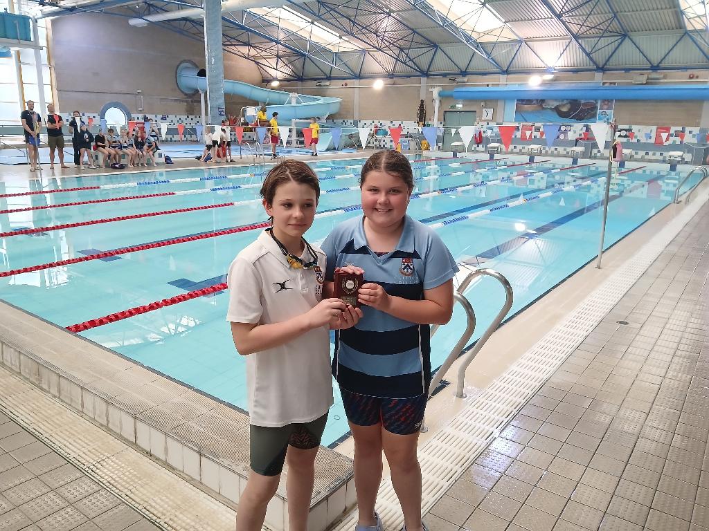Great final galas to round off our primary swim league. ~180 children in 11 teams took part. Well done to all who swum for their schools and did so well.  
Clifton Clg: winners, B final 🏆
Bishop Rd A: 3rd in A final🥉
WoT A: 2nd in A final🥈
Elmlea Jnrs: winners, A final🥇🏆