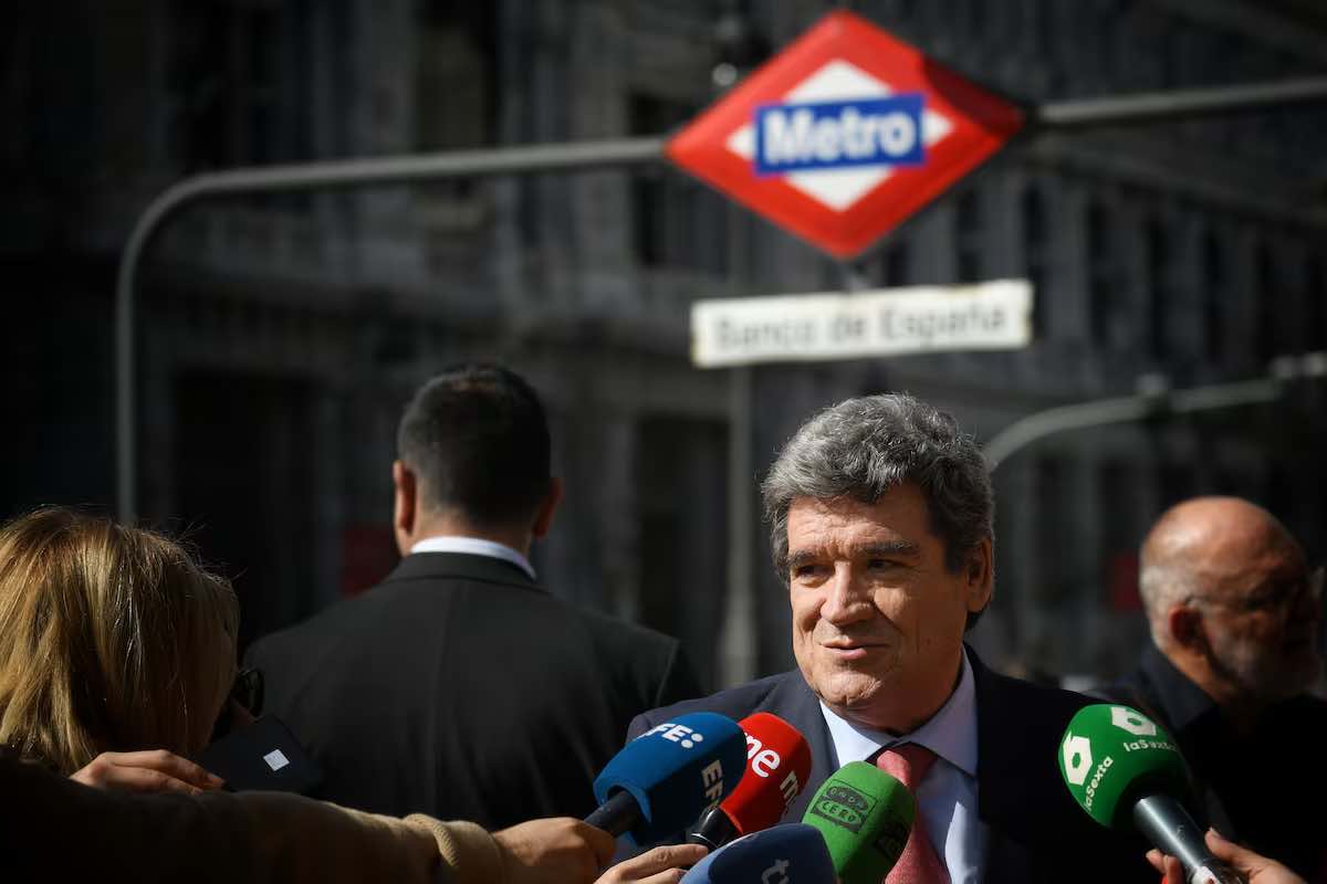 El informe del Banco de España, considera que la guerra arancelaría tendrá menos incidencia en la economía que la incertidumbre. También considera que se está desaprovechando la oportunidad de sanear las cuentas públicas en un entrono de crecimiento.

economistascadiz.com/2025/05/24/el-…