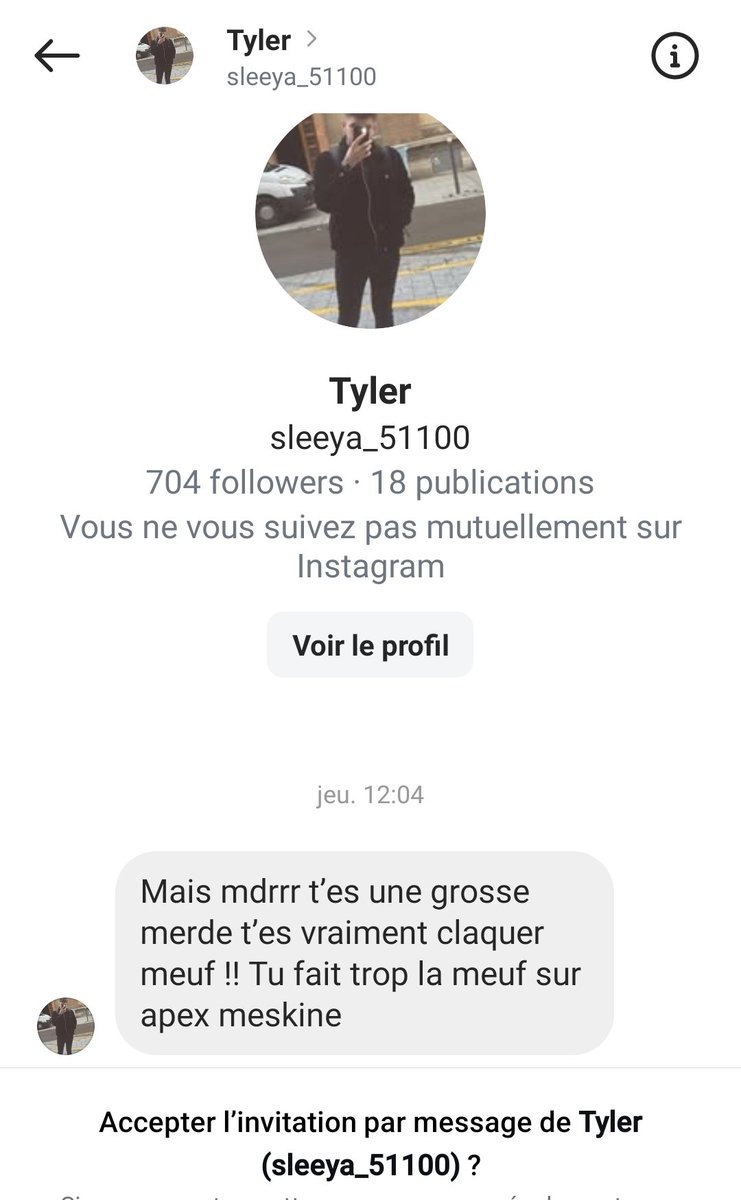 Allez op, il me saoule.
Sleeyaa in game. Vous avez sûrement du le croiser, vous savez à quoi vous attendre. Il bave sur tout le monde en plus.
0 de QI.