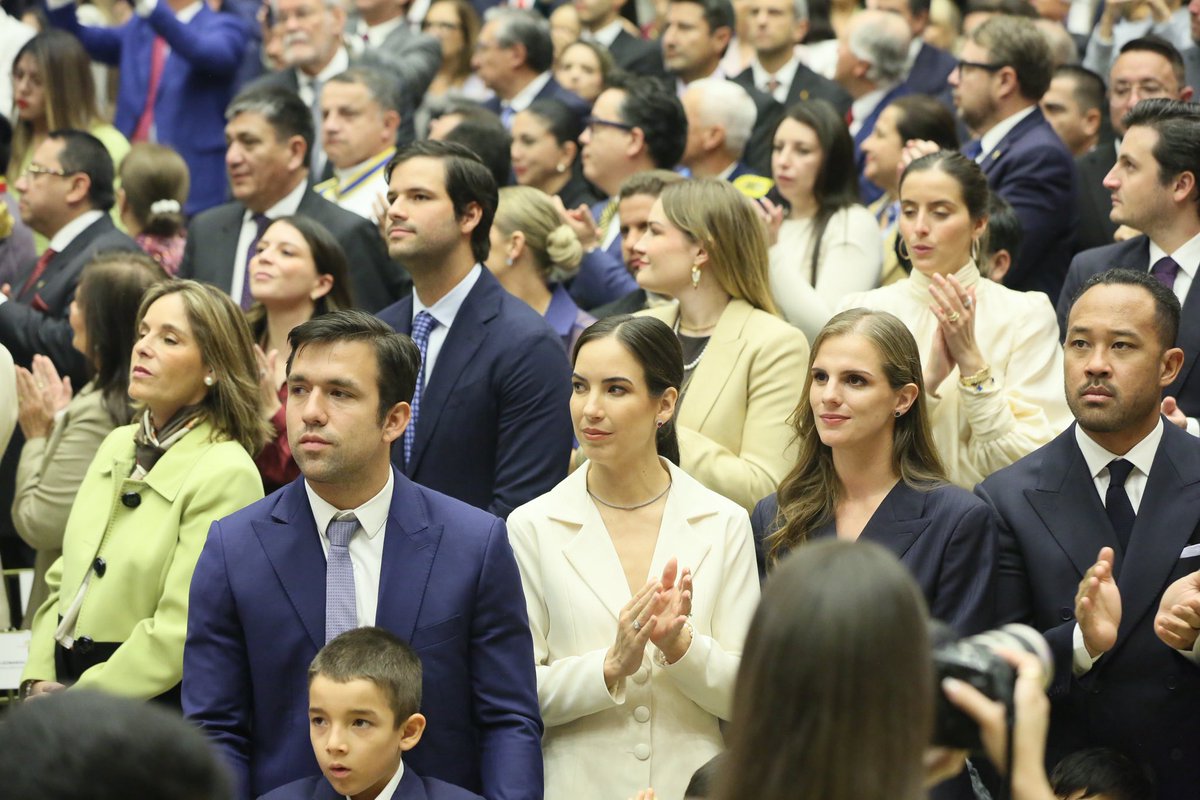 Diana Atamaint (@dianaatamaint) on Twitter photo ¡Acompañé al presidente <a href="/DanielNoboaOk/">Daniel Noboa Azin</a> en el acto solemne de su investidura! La reconciliación nacional, el diálogo y la unidad, son el mayor compromiso de toda autoridad electa, y debe ser el motor para impulsar el desarrollo, la paz y el bienestar de nuestro país.
Desde el ¡Acompañé al presidente <a href="/DanielNoboaOk/">Daniel Noboa Azin</a> en el acto solemne de su investidura! La reconciliación nacional, el diálogo y la unidad, son el mayor compromiso de toda autoridad electa, y debe ser el motor para impulsar el desarrollo, la paz y el bienestar de nuestro país.
Desde el