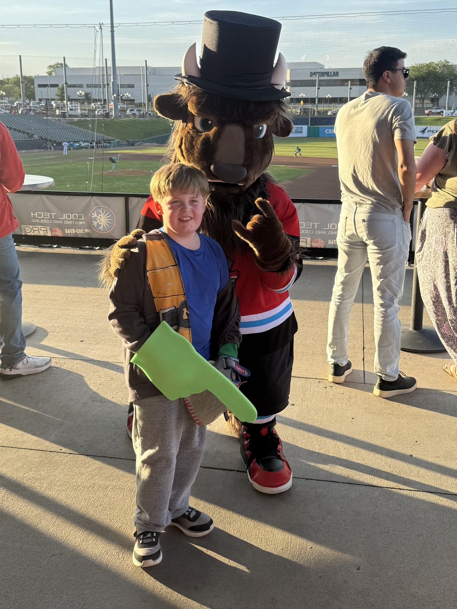 AbeTheBison00's tweet image. I had a blast at Hockey Night with the @peoriachiefs last night! 🏒