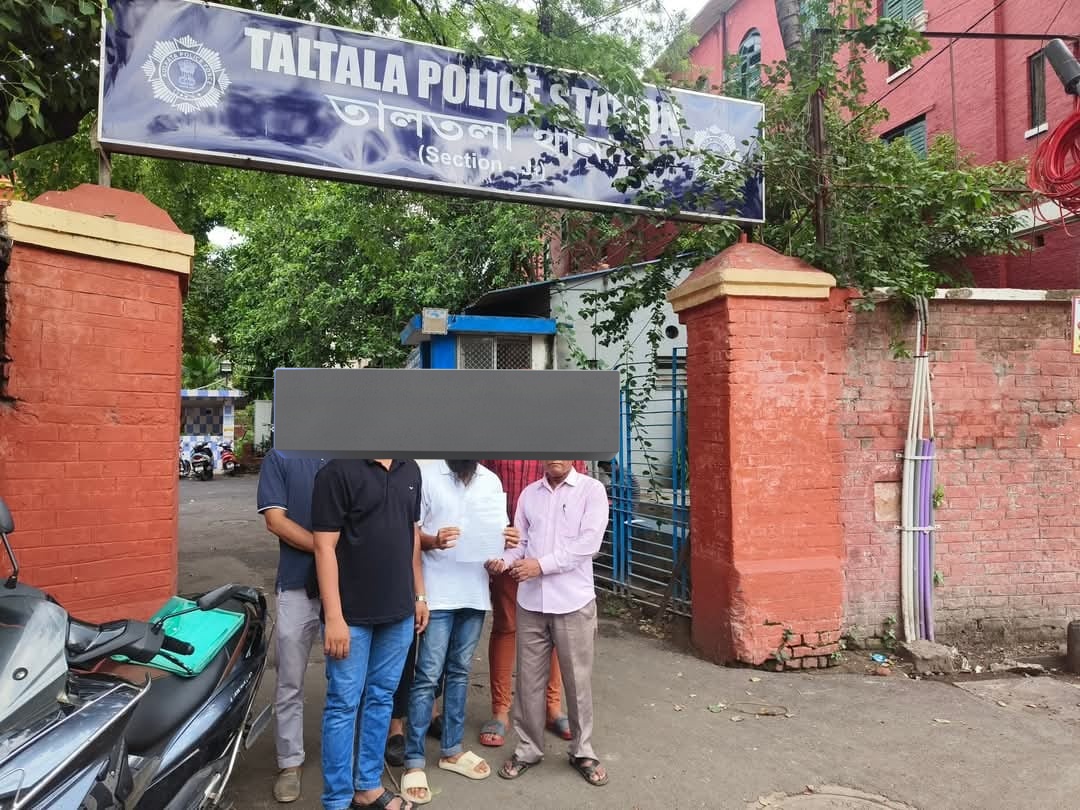 weconnec7's tweet photo. कोलकाता पुलिस ने "Sharmishta" की लोकेशन का पता लगा लिया है, जल्द होगी गिरफ़्तारी।

हमारी कानूनी लड़ाई तब तक जारी रहेगी जब तक इस नफरत फैलाने वाली को सलाखों के पीछे नहीं भेजा जाता।

#ArrestSharmishta
#RespectProphetMuhammad
#StopHateSpeech https://t.co/Wj8muk9nTD
