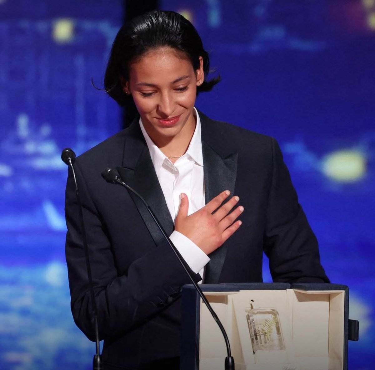 Mejor actriz es para Nadia Melliti por su trabajo en LA PETITE DERNIERE. 

#CannesFilmFestival2025