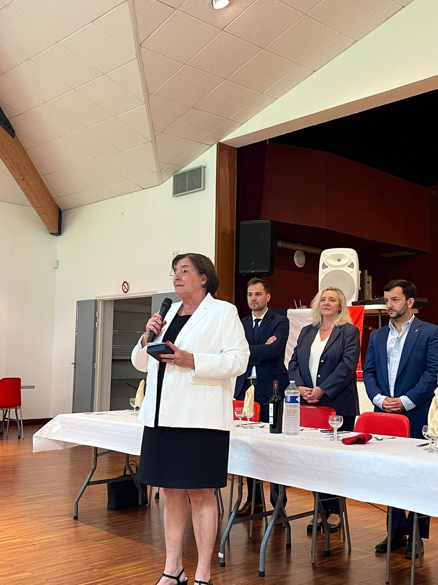 CColombier_RN's tweet photo. 🇫🇷 Quel plaisir d’avoir assisté au déjeuner régional du @RNational_off du Poitou-Charente avec les adhérents de notre belle région !

Merci à @diaz_edwige et @JphTanguy d’être venus en terres charentaises ! https://t.co/nL7UsXb4kV
