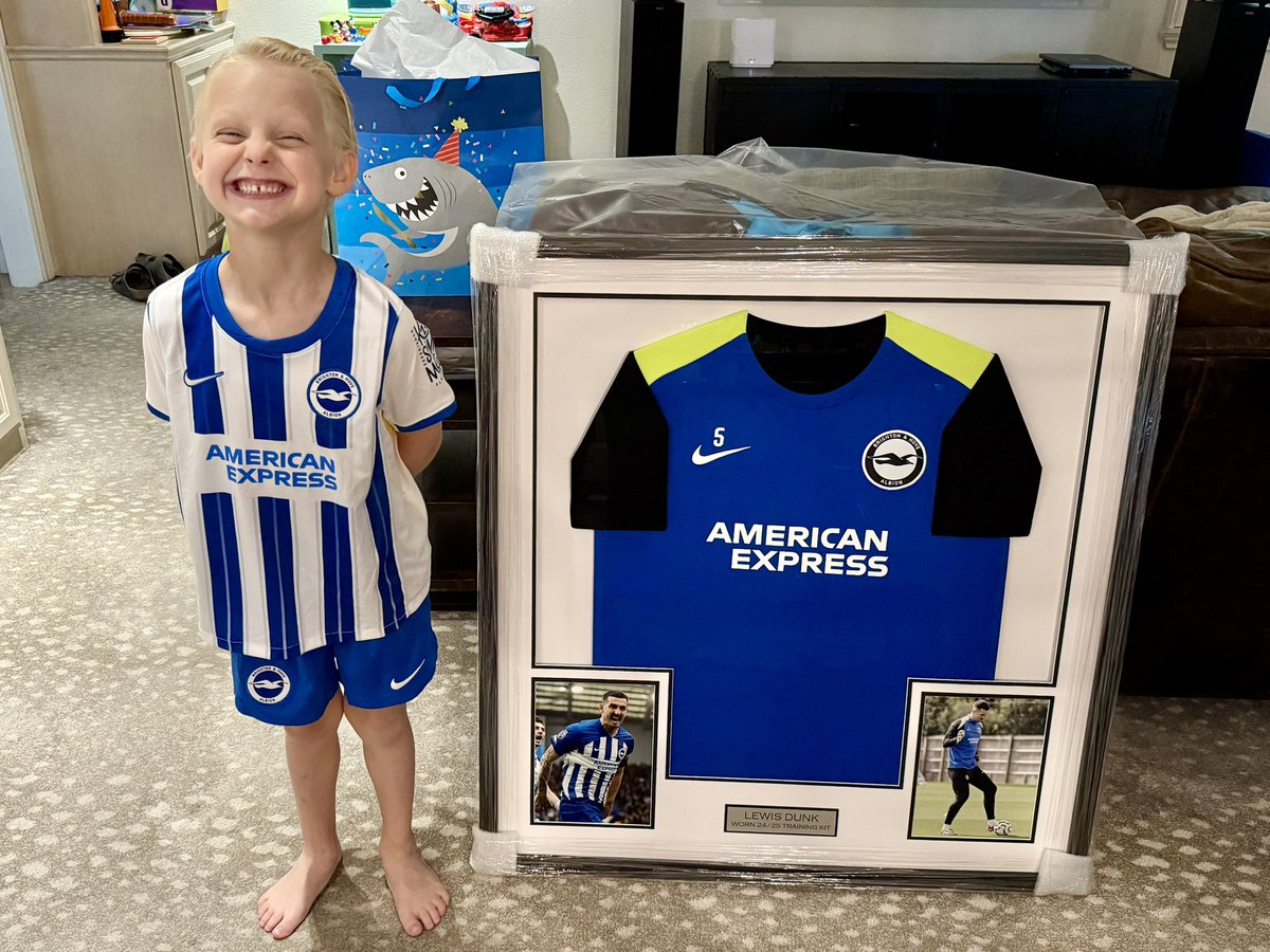 BearCinco's tweet image. Team BHAFC (@OfficialBHAFC & @lewisdunk):
Thank you from Dallas, TX for having Albion Auctions!
The Dunk Worn Training Kit made this fan’s 5th birthday extra special!
