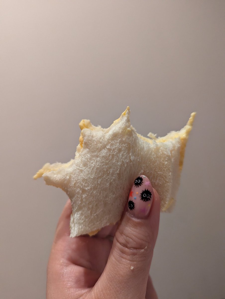 711 egg sando is elite and I'll fight anyone who disagrees. Yes it's 2.30 am right now😆 a night of meeting new friends and karaoke was so fun!