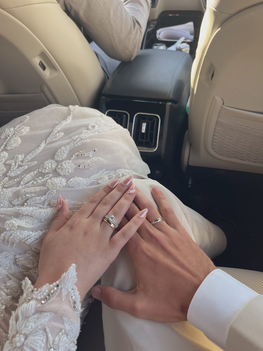 nogty_3's tweet photo. Grateful for it all 🤍💍 https://t.co/jshwLpR1PL