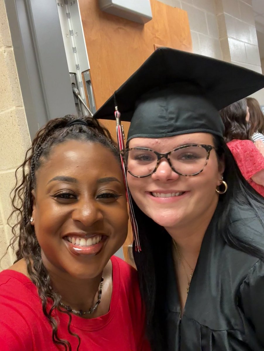 MsKasseyAT's tweet image. ❤️🥹🖤 #2025Grads