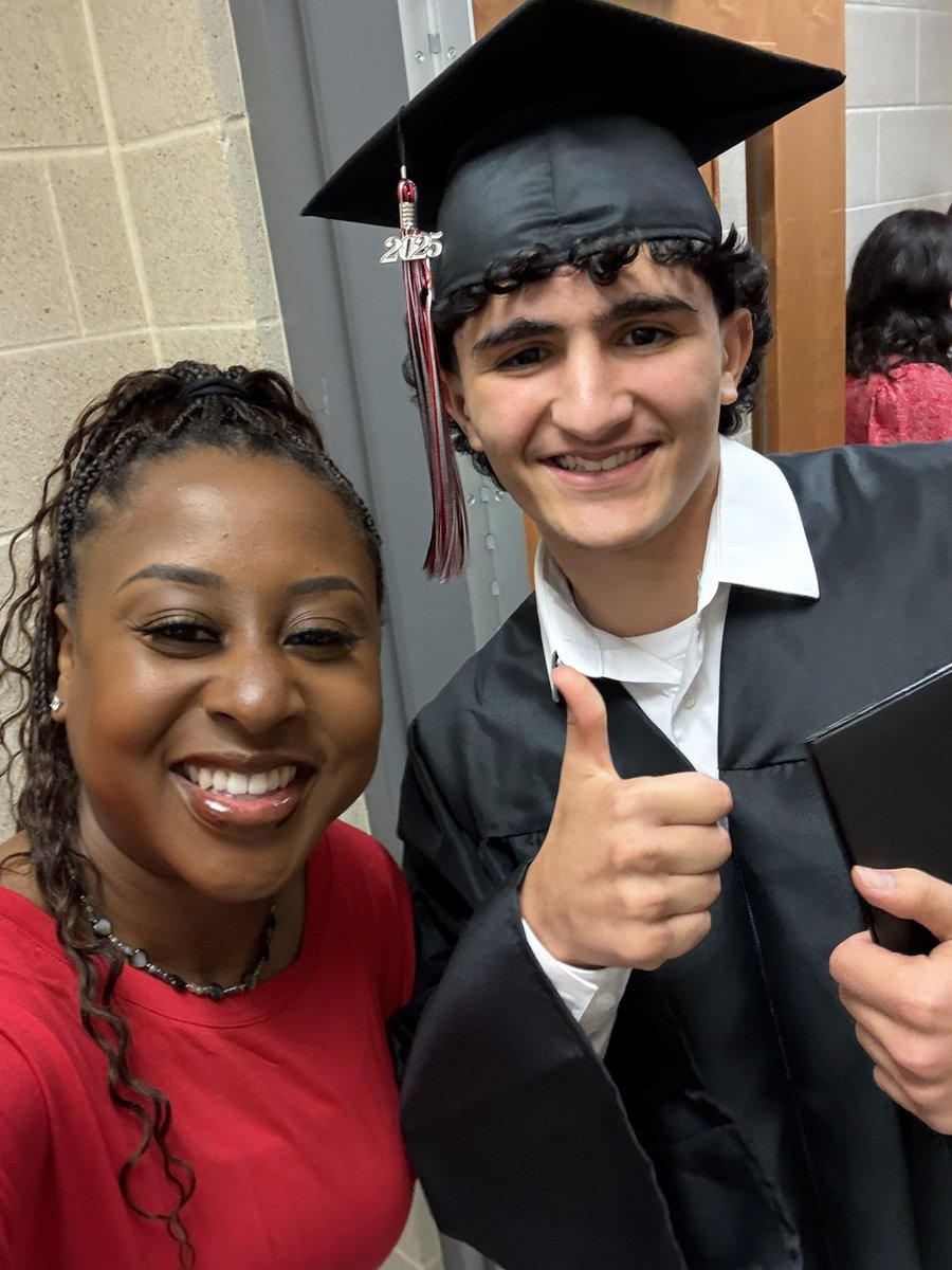 MsKasseyAT's tweet image. ❤️🥹🖤 #2025Grads
