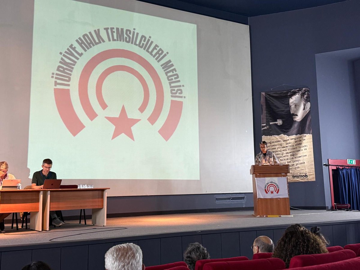 Bugün Ankara’da Türkiye Halk Temsilcileri Meclisi’nin çağrısıyla toplanan Cumhuriyetçiler Kurultayı‘nda Anadolu Dayanışma Ağı olarak yer aldık. 

THTM Öğrenci İnisiyatifleri Anadolu Dayanışma Ağı Temsilcisi Bartu Can kurultayda şu sözleri ifade etti:

Türkiye Halk Temsilcileri