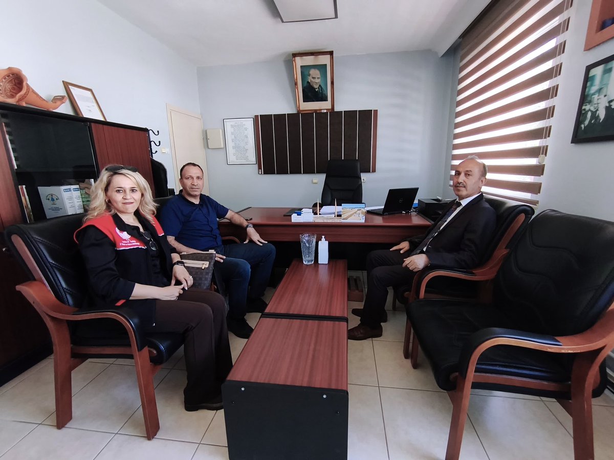 balikesirtarim's tweet photo. Edremit İlçe Tarım ve Orman Müdürlüğümüz ile Edremit Zeytincilik Üretme İstasyonu Müdürlüğünü ziyaret ederek yürütülen çalışmalar hakkında değerlendirmelerde bulunduk. 

Arkadaşlarımıza çalışmalarında kolaylıklar diliyoruz.

@TCTarim @ibrahimyumakli @TC_Balikesir @valiustaoglu https://t.co/v69ZjV6YoI