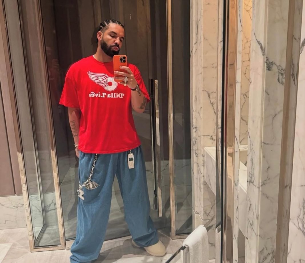 3DownNation's tweet photo. Pilsner Papi? Canadian rap icon Drake rocks diamond-encrusted Saskatchewan Roughriders logo on Instagram

https://t.co/CNhdAJLEOk

#CFL #Riders #RiderNation #Riderville #TheSix #champagnepapi https://t.co/SDYWiHpROh