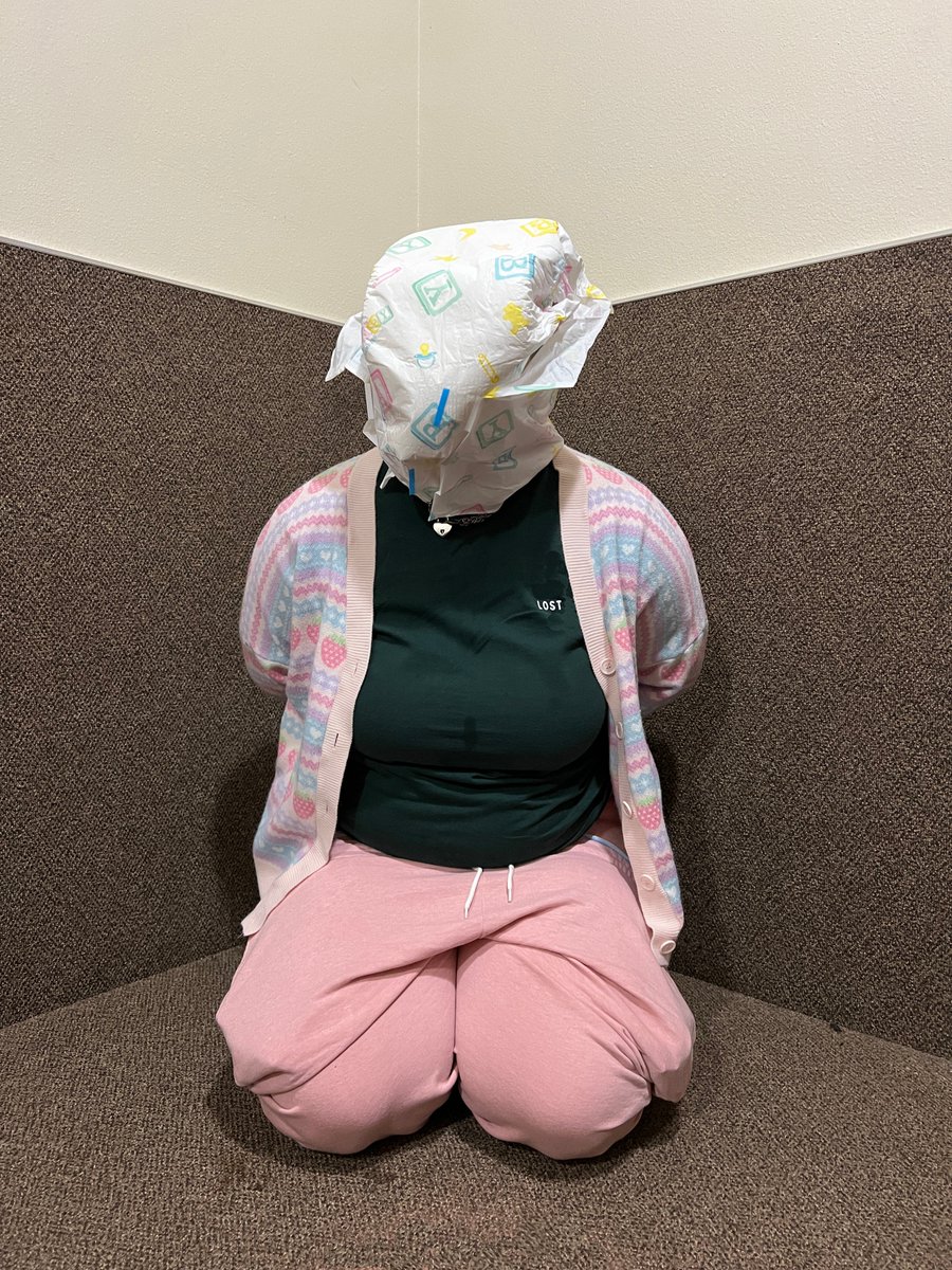 MJosephineDrake's tweet photo. One way to keep a lost AB's mouth-soaping drool off the carpet. This one was clearly a runaway judging by their locking collar and full pockets. #ABDL #mouthsoaping #niceandquiet #diaper https://t.co/1JnGtVjF0H