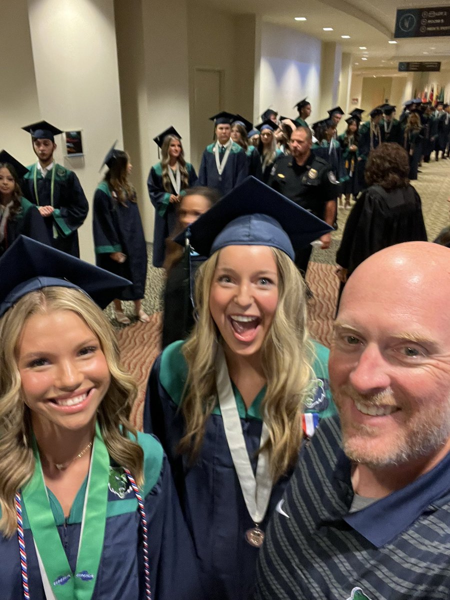 CVHSGrizzlies's tweet photo. Grizzly graduation day. Go be Great! #ONEView https://t.co/Bpw1ZLR9B0