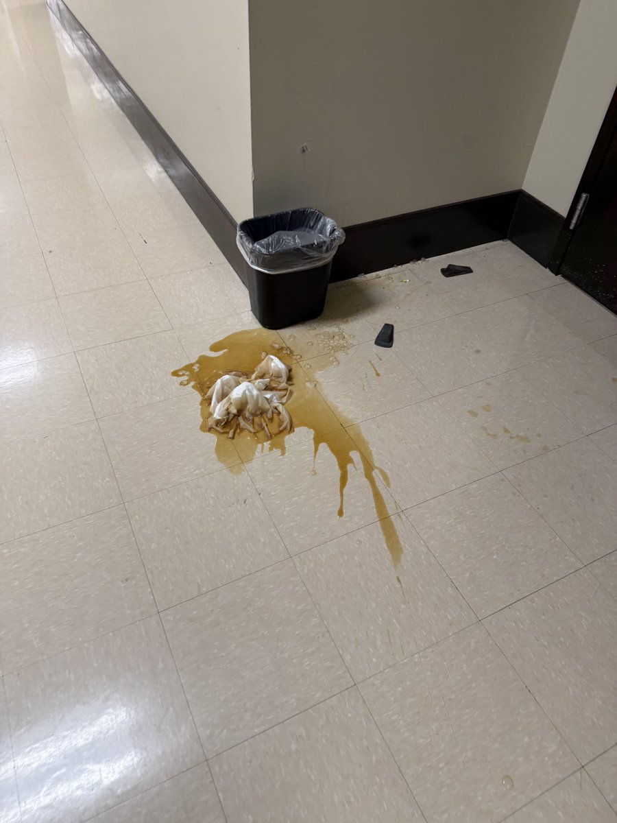 EfrenBlackjack's tweet image. I spilled my coffee in the middle of a car wash today.  Trapped.  All over my new 🏳️‍🌈 car.

Got a replacement, opened the door at work, and this happened. 

#DoOver