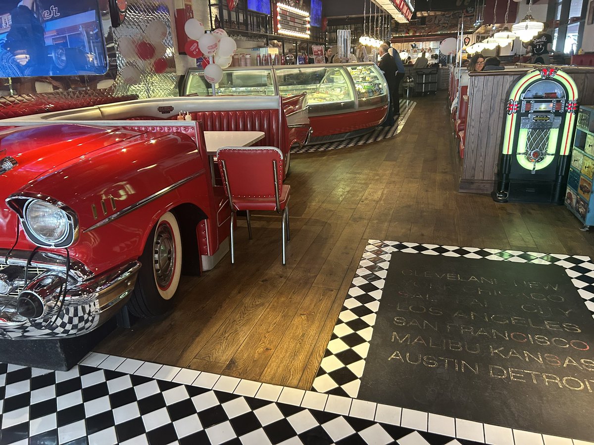 phoenixjgreen's tweet photo. And the highlight was Big Mo’s diner https://t.co/1irzDrBnBo