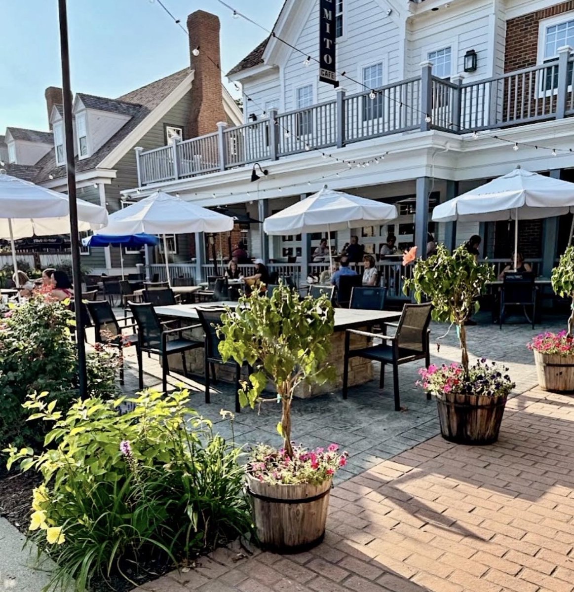Embrace the beautiful spring vibes on IL Mito Cafe’s patio, where the warmth of delicious food and inviting ambiance awaits! 🌸🪴 ilmitocafe.com