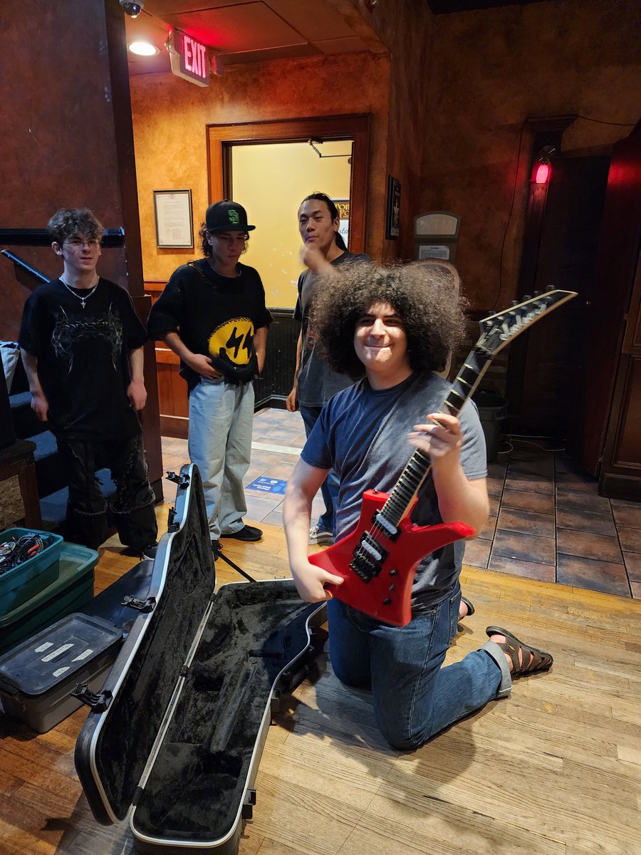 Getting ready for our 3pm show at Tommy Fox's in Bergenfield.  <a href="/CresskillMSHS/">Cresskill MS/HS</a> <a href="/CresskillBOE/">Cresskill Schools</a>