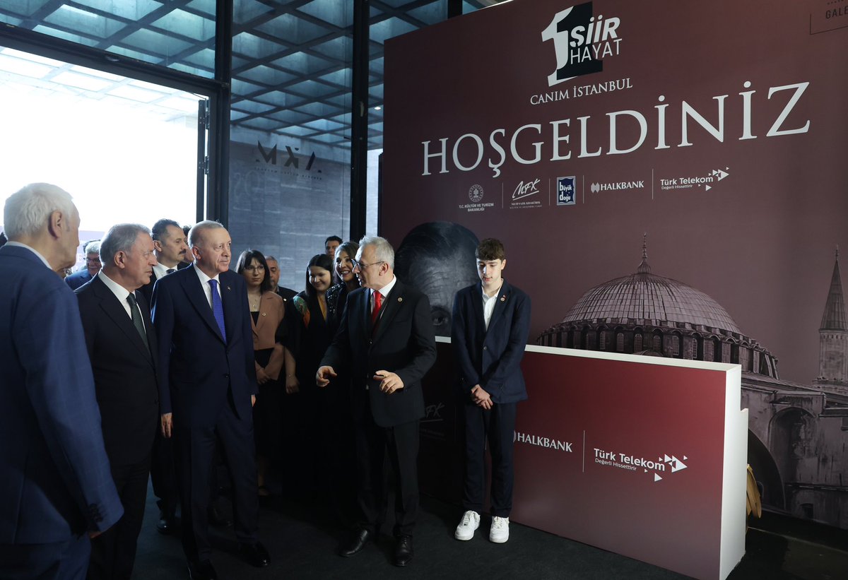 GencBirlik's tweet image. Cumhurbaşkanımız Sayın Recep Tayyip ERDOĞAN&apos;ın teşrifleriyle gerçekleştirilen &quot;Bir Şiir Bir Hayat / Canım İstanbul&quot; Sergisi&apos;nin açılış törenine, Birlik Vakfı Mütevelli Heyeti Başkanımız Mehmet Alacacı ile birlikte katılım sağladık. 

Bu vesileyle Üstad Necip Fazıl&apos;ı bir kez daha…