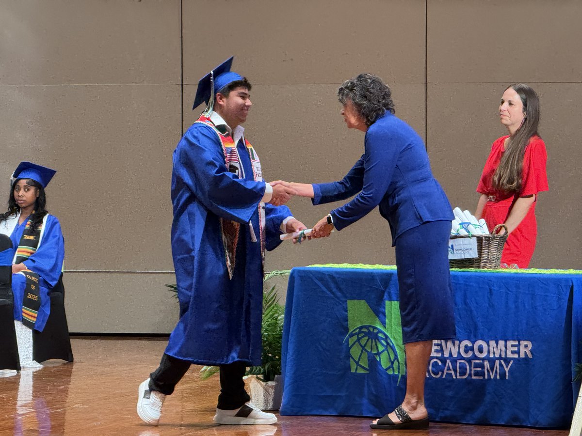 JCPS (@jcpsky) on Twitter photo 💪 <a href="/NewcomerAcademy/">Newcomer Academy</a> Class of 2025: The future looks brighter because of YOU! #WeAreJCPS #JCPSgrad25 💪 <a href="/NewcomerAcademy/">Newcomer Academy</a> Class of 2025: The future looks brighter because of YOU! #WeAreJCPS #JCPSgrad25