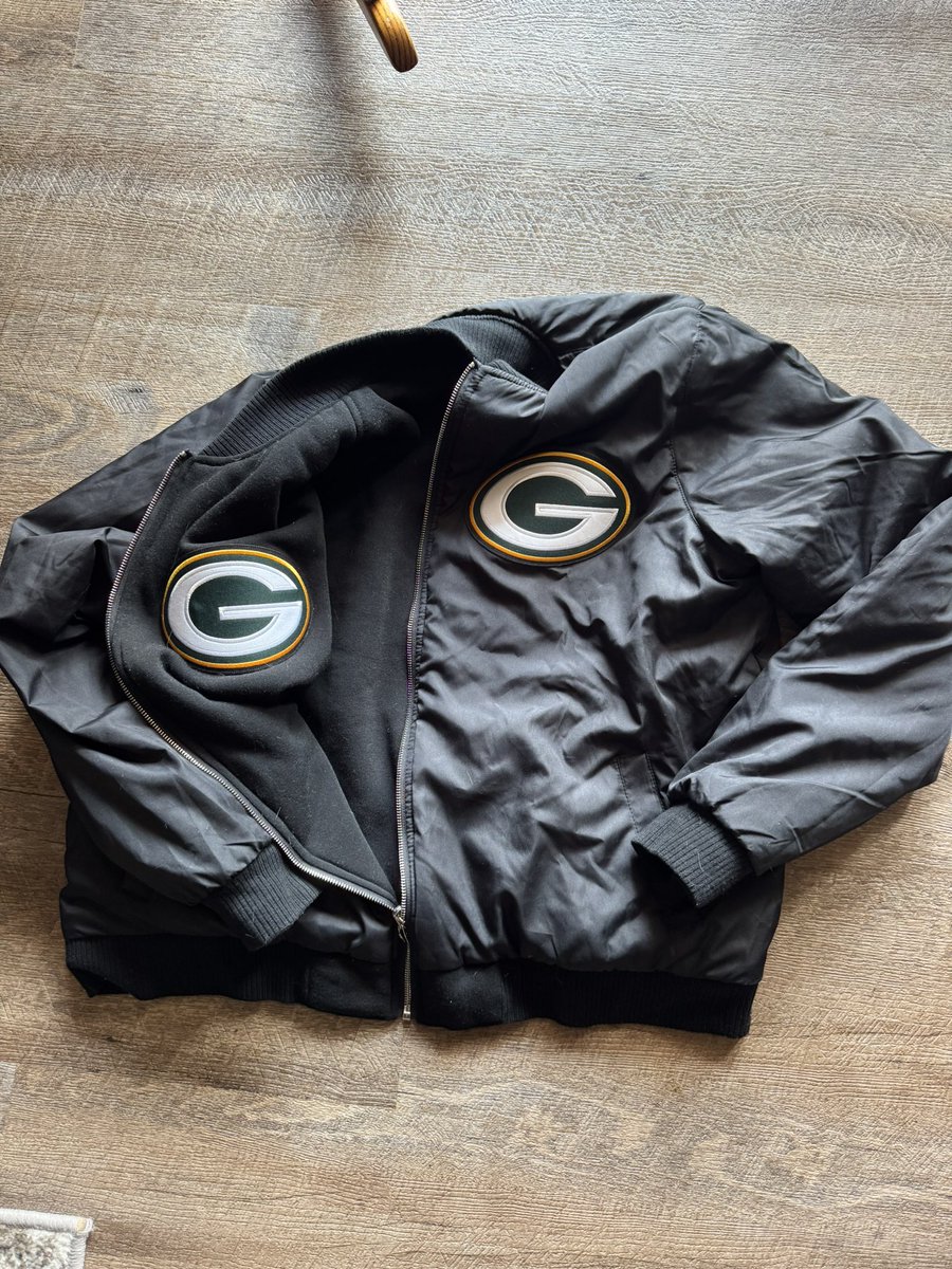 COgirlWIworld's tweet photo. I’m selling this reversible Packers jacket if anyone is interested. It’s like a rain coat on one side and a hoodie on the other. Fits like a smaller XL. lemme know if you’re interested. 💛💚 https://t.co/66QuqmMYO9