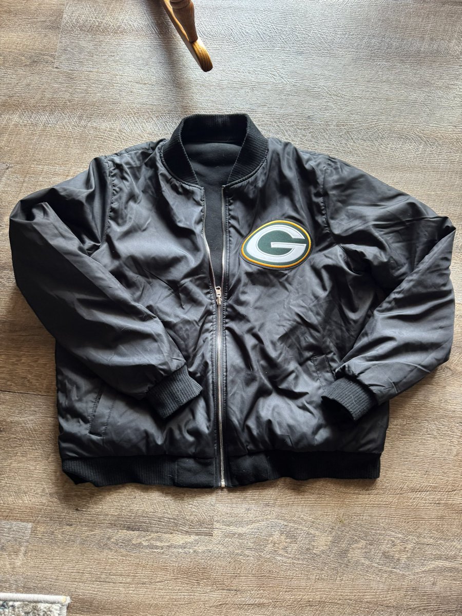 COgirlWIworld's tweet photo. I’m selling this reversible Packers jacket if anyone is interested. It’s like a rain coat on one side and a hoodie on the other. Fits like a smaller XL. lemme know if you’re interested. 💛💚 https://t.co/66QuqmMYO9