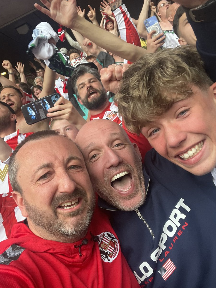 LordPidge's tweet image. That was just something else! 🔴⚪️🔴⚪️
This football club man #safc