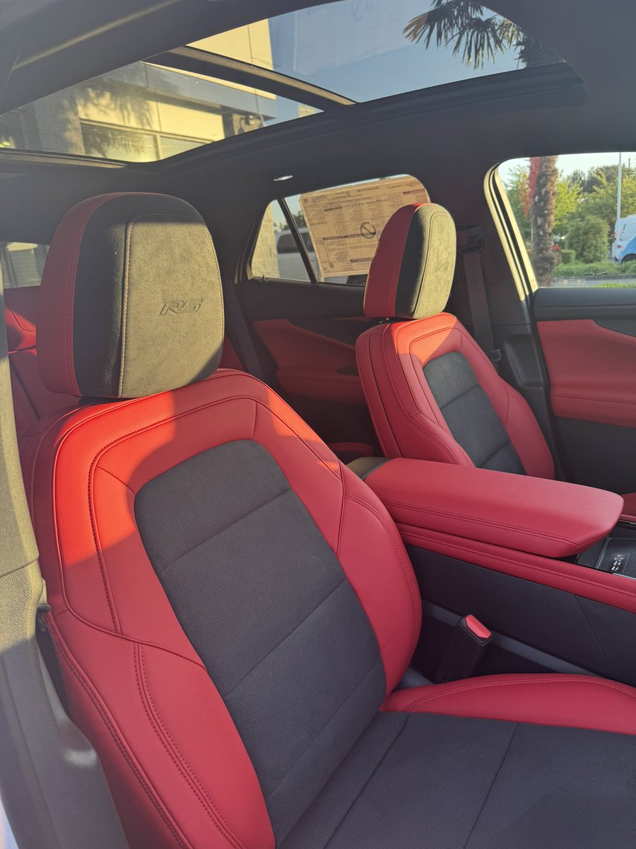 BraydonSnoddy's tweet image. Picked up a 2024 Blazer EV on 2 year lease with the Oregon Rebate (I was a student last year so income qualified), the Oregon rebate paid completely for a 24mo/15k mi lease. So I have this commuter for two years for essentially free (other than insurance). Drives so much smoother…