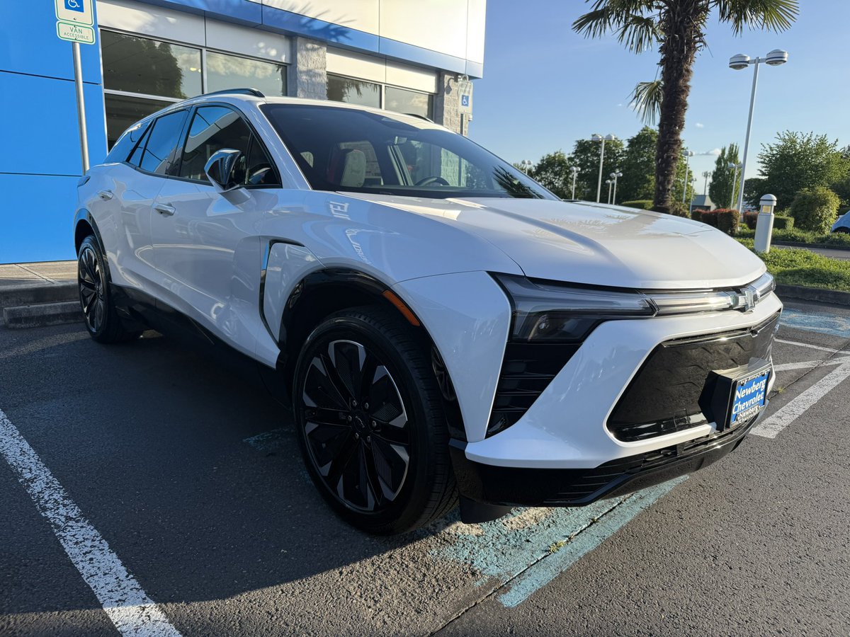 BraydonSnoddy's tweet image. Picked up a 2024 Blazer EV on 2 year lease with the Oregon Rebate (I was a student last year so income qualified), the Oregon rebate paid completely for a 24mo/15k mi lease. So I have this commuter for two years for essentially free (other than insurance). Drives so much smoother…