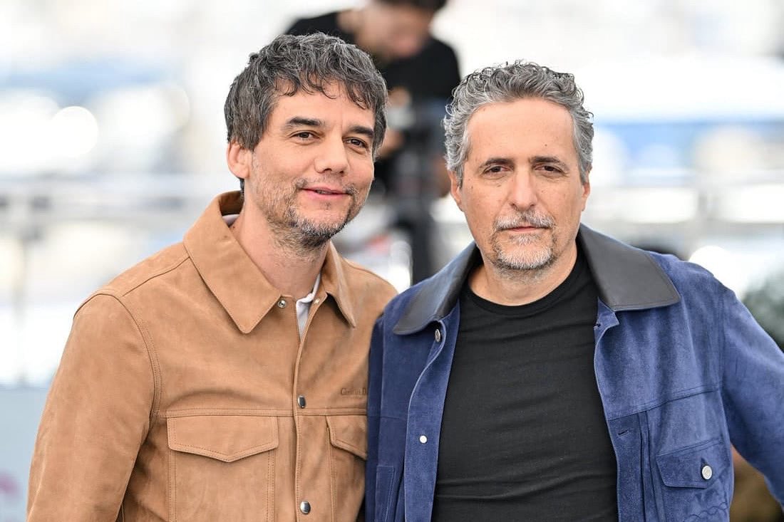 É de ouro e é do Brasil! 🥇 🇧🇷 Nossos talentosos Kléber Mendonça Filho e Wagner Moura brilharam no Festival de Cannes, conquistando os prêmios de Melhor Diretor e Melhor Interpretação Masculina, respectivamente, pelo filme O Agente Secreto. Suas vitórias não só celebram seus