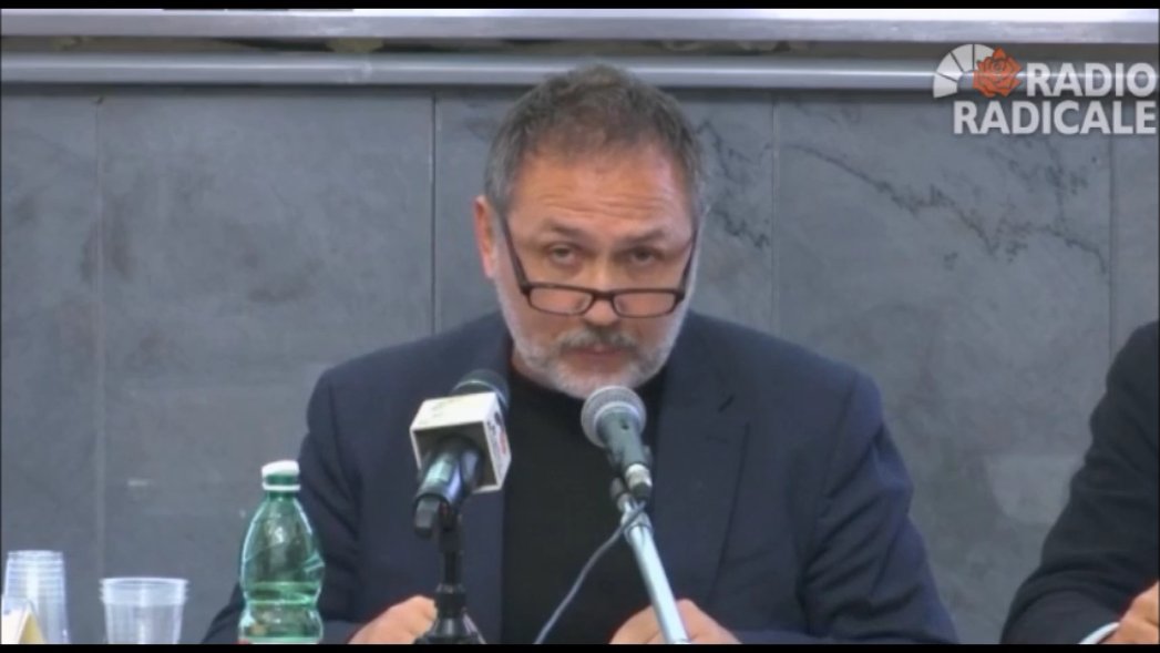 "..a ben vedere il modello di Tarantelli risulta aperto almeno a un'interpretazione alternativa: un 'mondo altro' che può sovvertire il quadro teorico e le implicazioni politiche, al di là della consapevolezza dello stesso Tarantelli.." youtube.com/watch?v=1A3HQj…