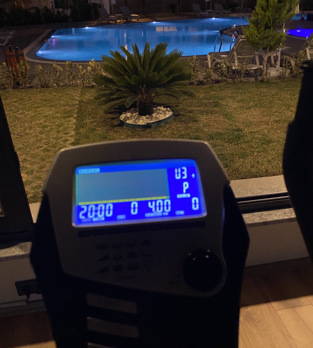 2000's gym musicle spora devam.