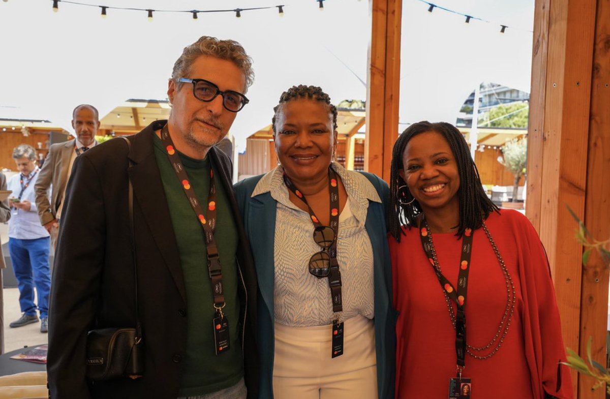 Deu Brasil de novo!!! Que alegria ver o cinema brasileiro brilhar no mundo!

Parabéns, Kleber Mendonça Filho, pelo prêmio de Melhor Direção no Festival de Cannes! Uma conquista imensa que reconhece o talento e a originalidade de um dos grandes nomes do nosso audiovisual. 👏🏿 🎞️