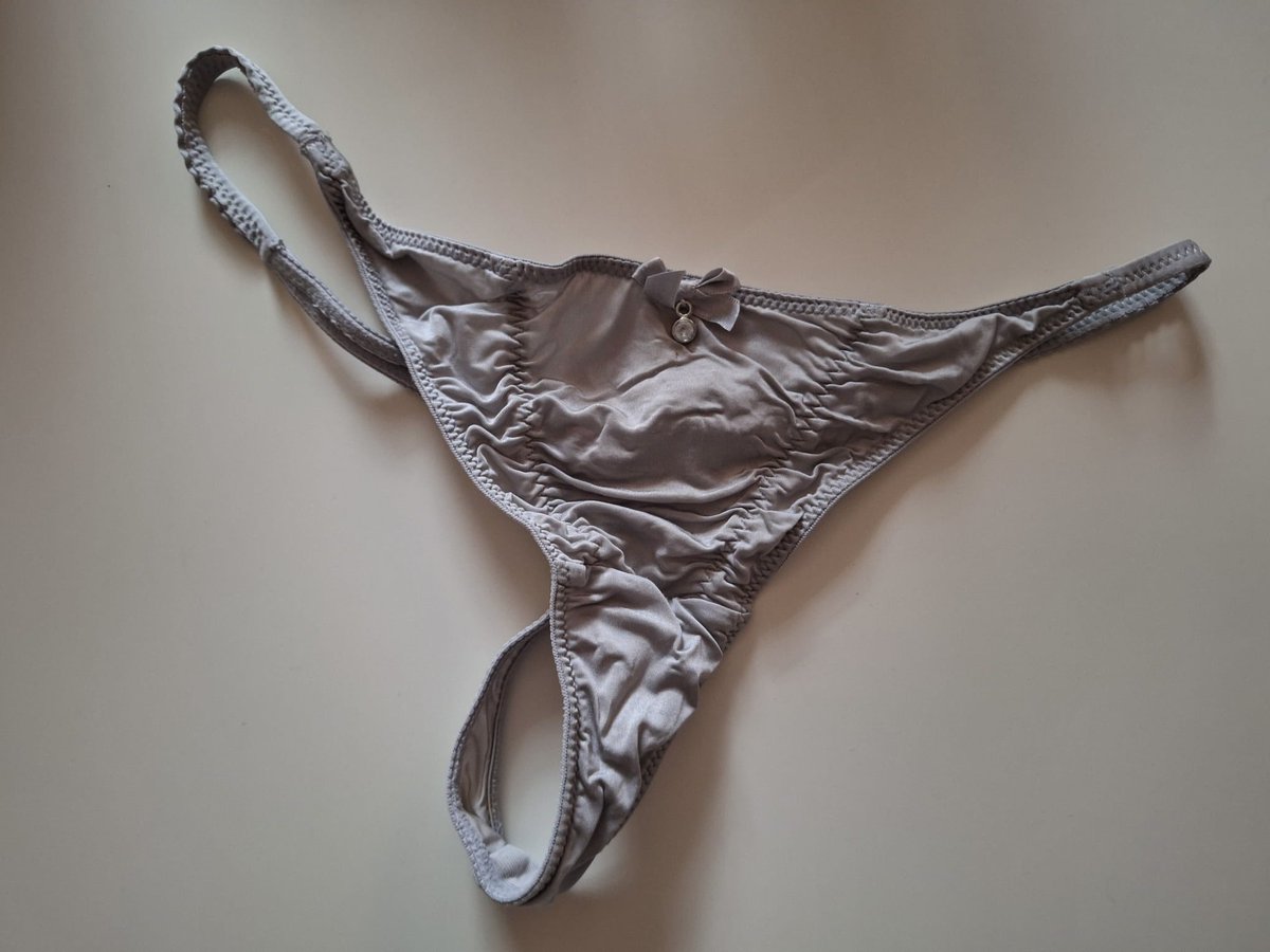 #slip #getragen #Duft

Und wer möchte einen getragenen Slip von mir? 😈