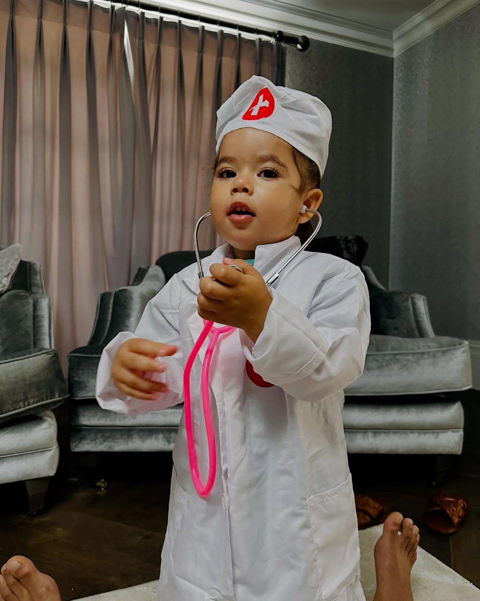 24/05/2022

Há 3 anos, nasceu a menina que transformou a minha vida de uma forma que eu jamais poderia imaginar. Uma bebê linda, um presente de Deus, que chegou para preencher nossos dias com amor e propósito.

Helena, nossa princesa, é a luz que ilumina cada manhã. Ela alegra