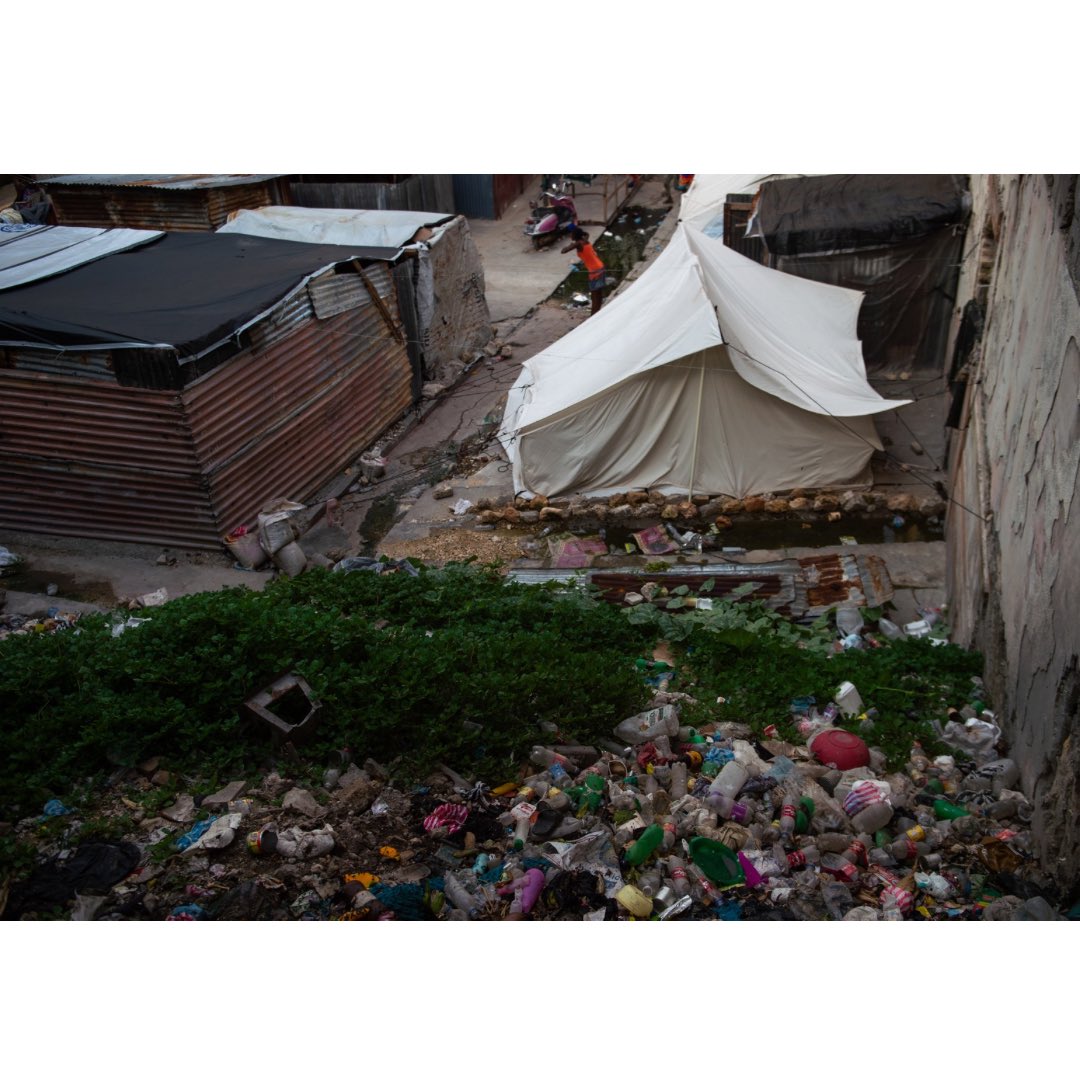 SiffroyC's tweet image. A surge in cholera cases has been reported on displacement camp in Port-au-Prince. Clarens SIFFROY / @AFPphoto