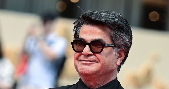 Jafar Panahi completa con la Palma de Oro el “triplete” de premios principales en grandes festivales, ya que ganó el León de Oro en Venecia por “El círculo” y el Oso de Oro en Berlín por “Taxi”.