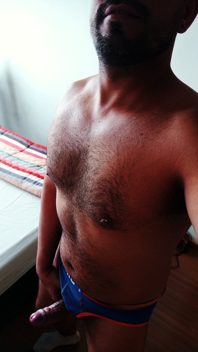 Acabei de chegar da academia no tesão.
vontade de colocar alguém pra mamar.