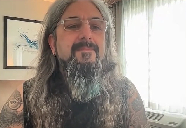 MIKE PORTNOY Jokes That He Is 'Scared' For His 'Life And Career' After Spate Of Recent High-Profile Drummer Firings blabbermouth.net/news/mike-port…