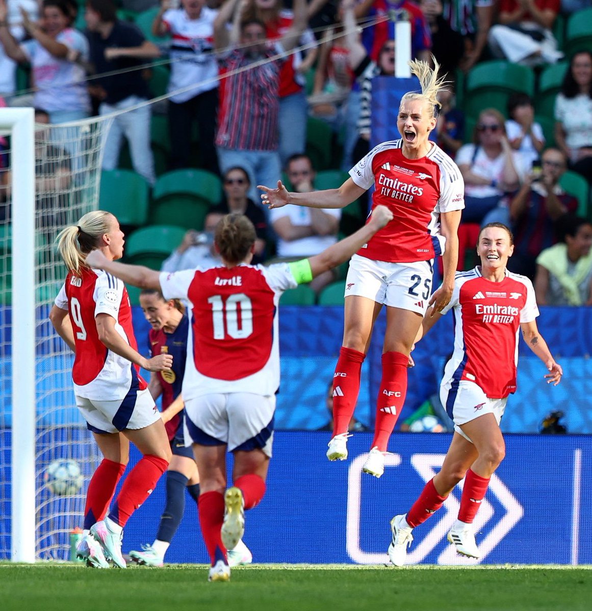 afcstuff's tweet photo. Arsenal Woman have beaten holders Barcelona Femeni 1-0 to win the Champions League for the second time in the club’s history! ✅🏆

🔴 Blackstenius (74’)

NO WORDS, @ArsenalWFC. 🥹❤️ https://t.co/j3rvU6Gtof