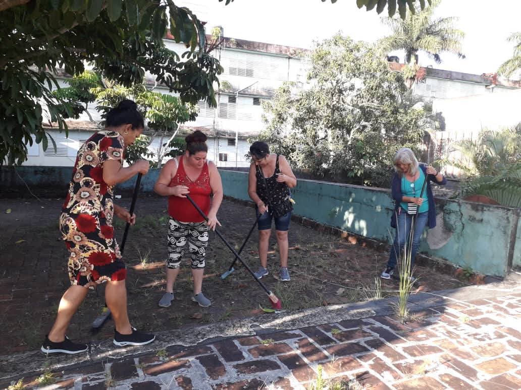 #Meteoro2025 || La #UniversidadCubana activa participando en el ejercicio Meteoro. 
📍Multiples actividades se desarrollan en nuestras instituciones: 
👉Labores de limpieza, higienización. 
👉Limpieza de tragantes, drenajes y azoteas. 
👉Poda de árboles. 
📷 Universidades 
#Cuba