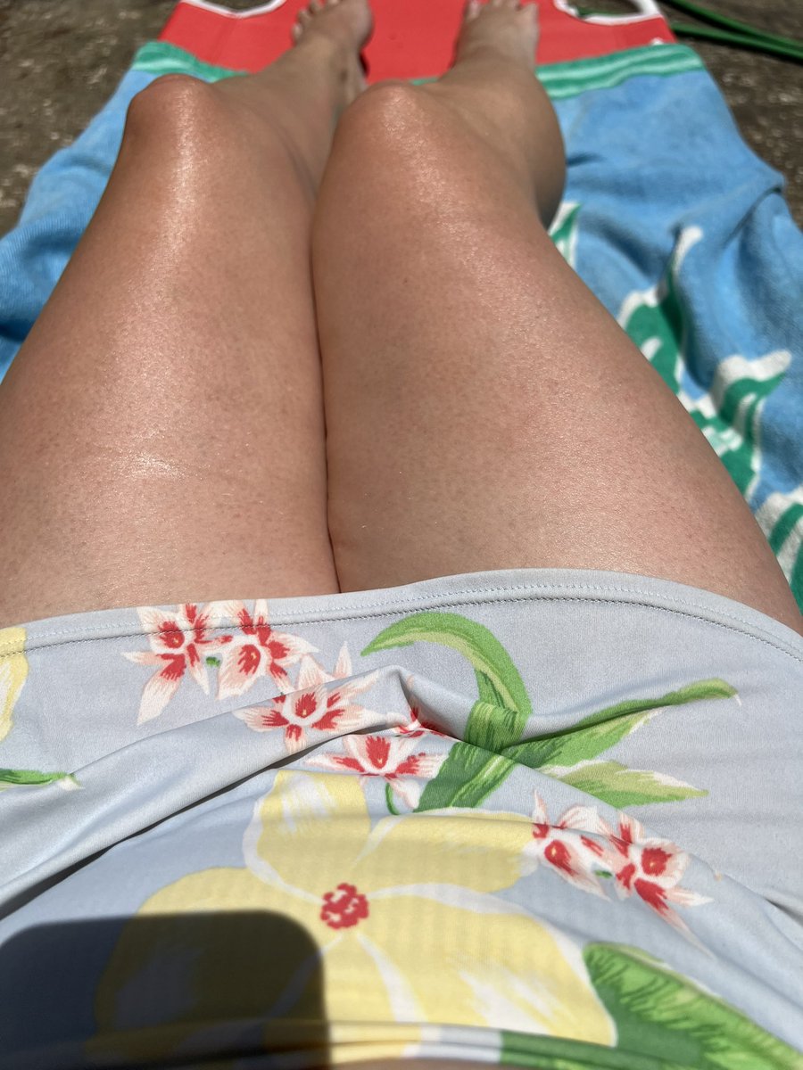 My Memorial Day weekend consists of relaxing. ☀️😎